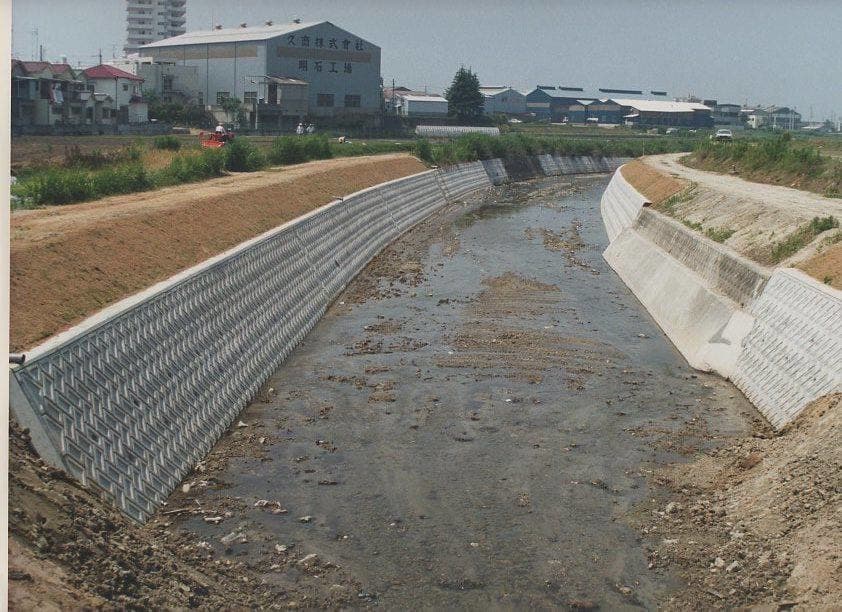 兵庫県加古川土木事務所　赤根川改良工事