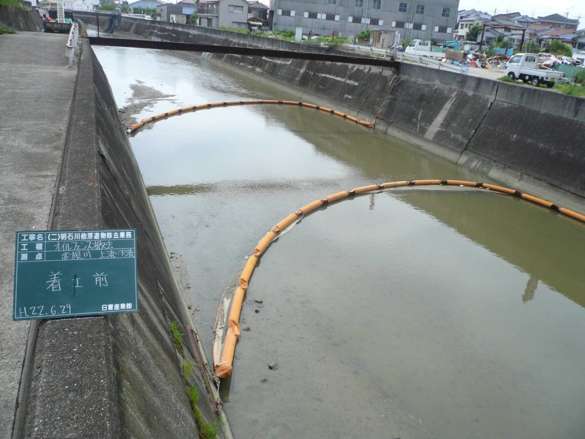 兵庫県加古川土木事務所　明石川他浮遊物除去